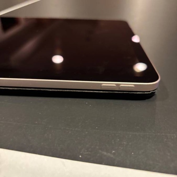 LAST CALL iPad Air 5th Gen and Smart Keyboard - Picture 6 of 15